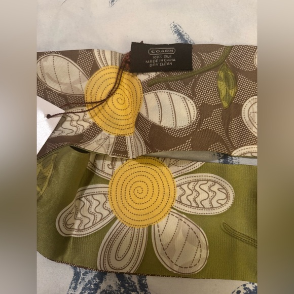 Coach Silk Signature Flower Pony Tie Thin Scarf New NWT Sunflower Twilly Pretty - Picture 5 of 8